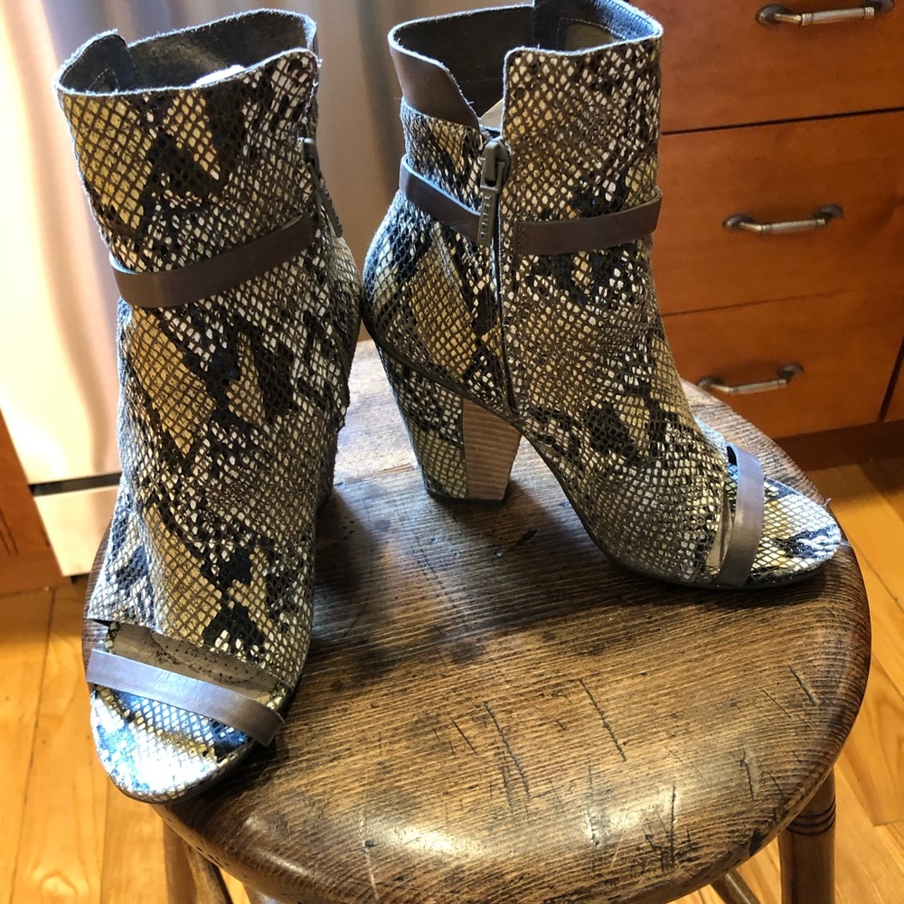 Tsubo booties